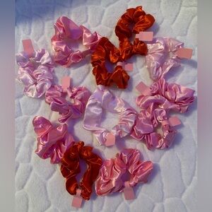 NIP Scrunchies 12pack ✨ Small